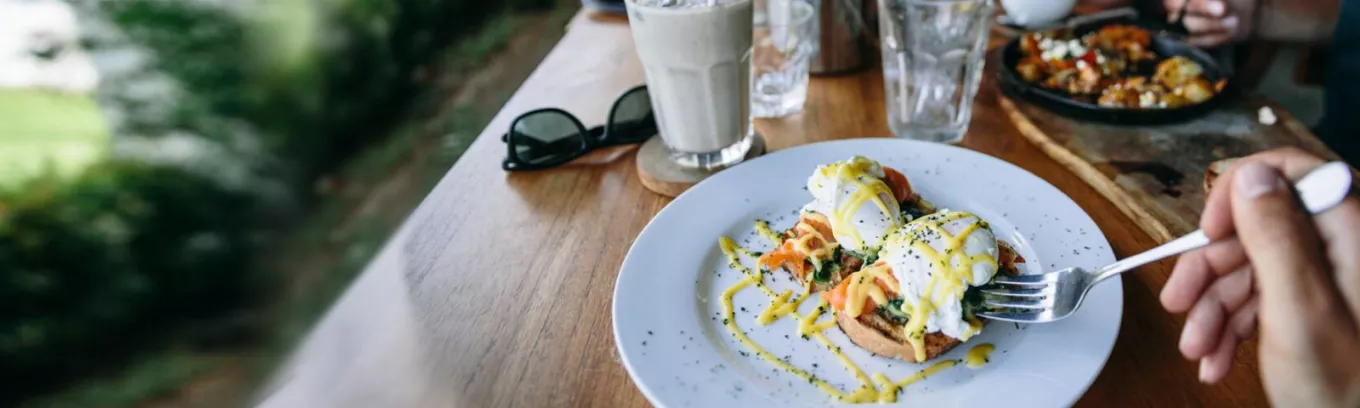 Брънч с яйца на очи