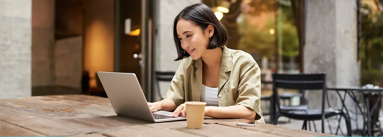 Жена на компютър 