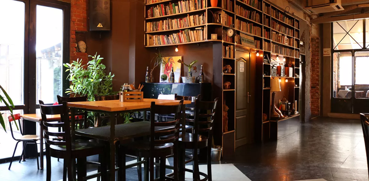 Q-ftetaria - атмосфера от ресторанта