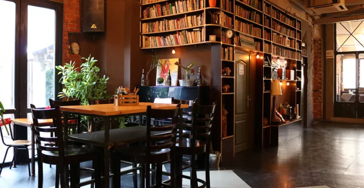 Q-ftetaria - атмосфера от ресторанта