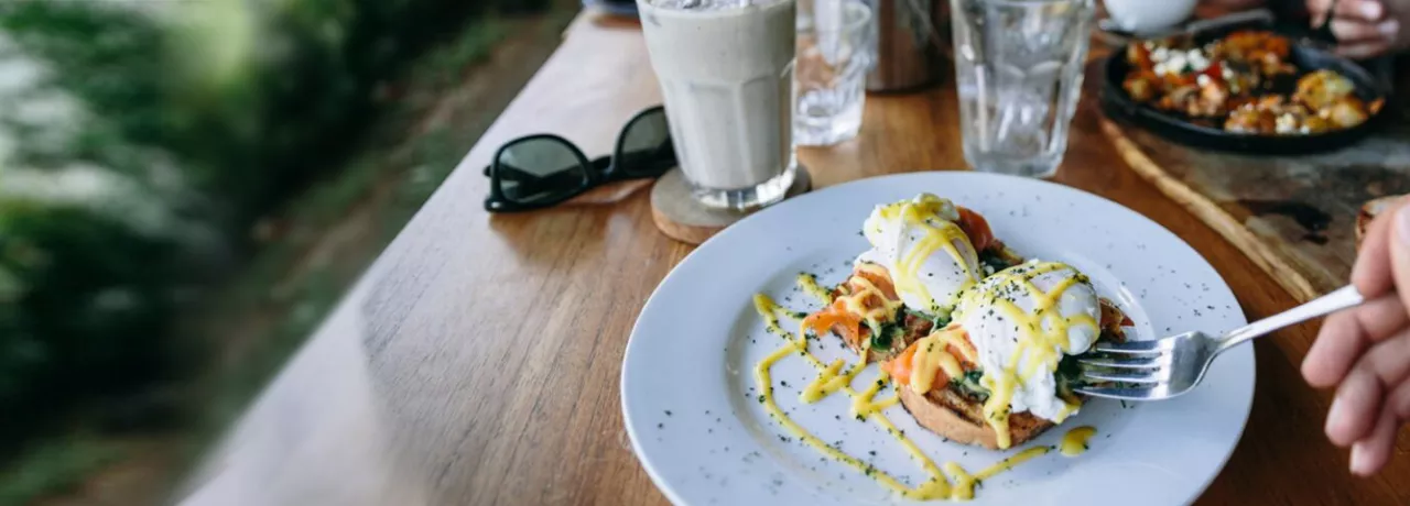 Брънч с яйца на очи