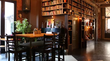 Q-ftetaria - атмосфера от ресторанта